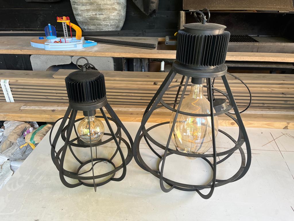 Set van 2 industriële hanglampen (groot en klein), Ophalen, Zo goed als nieuw, Metaal