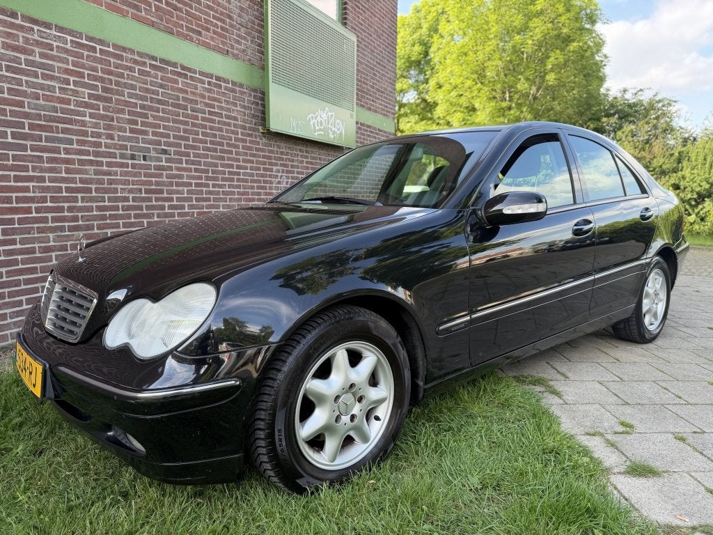 Mercedes-Benz C-Klasse 180 Eleg*2002*Aut|Nwe-Apk|Cruise|Lmv, 1998 cc, Stof, Gebruikt, Zwart