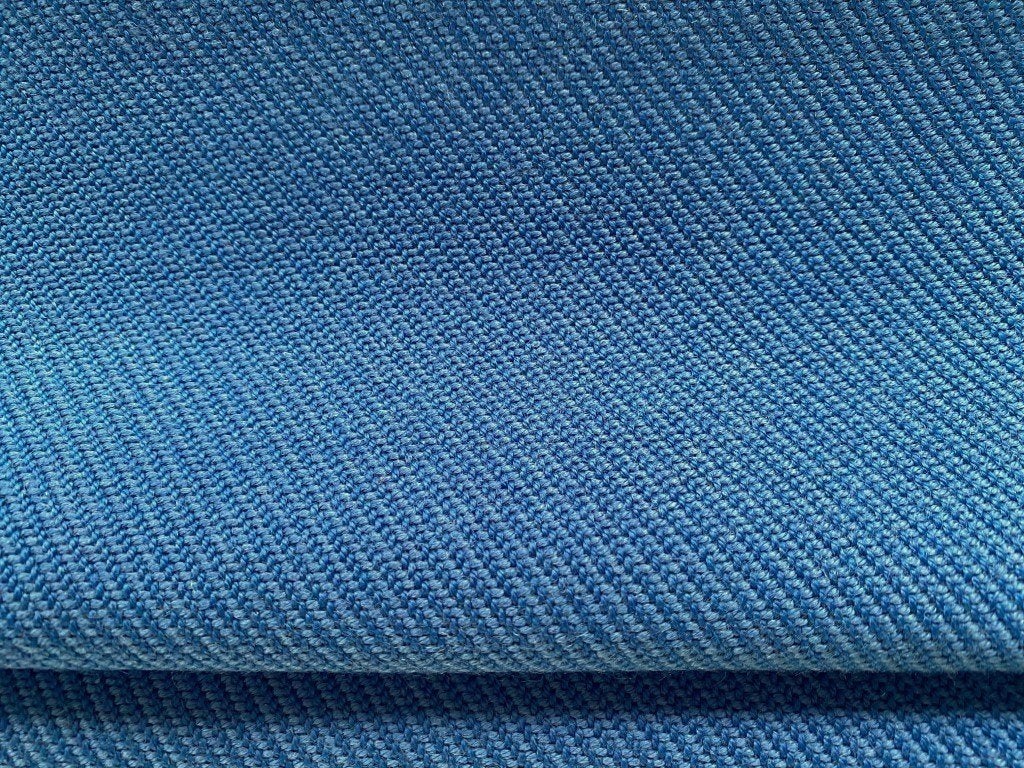 Kvadrat Twill Weave 750; felblauw; restant meubelstof, Wol, Blauw, 120 cm of meer, Nieuw