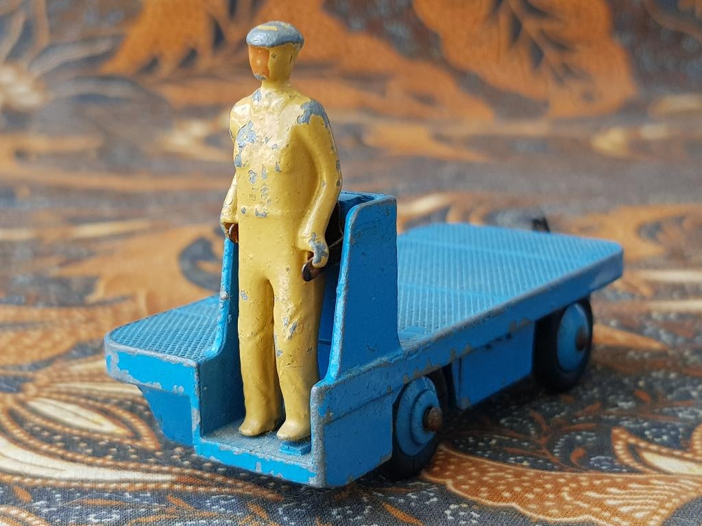 Mooi oud B.E.V. truck model uit Engeland van Dinky Toys., Ophalen of Verzenden