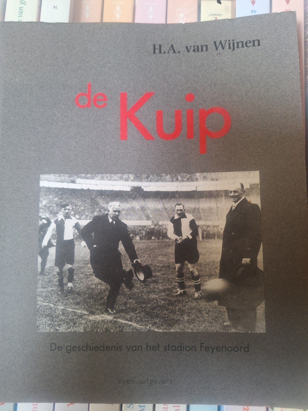 De Kuip geschiedenis van stadion Feyenoord, 1989, Ophalen of Verzenden, 20e eeuw of later, Zo goed als nieuw