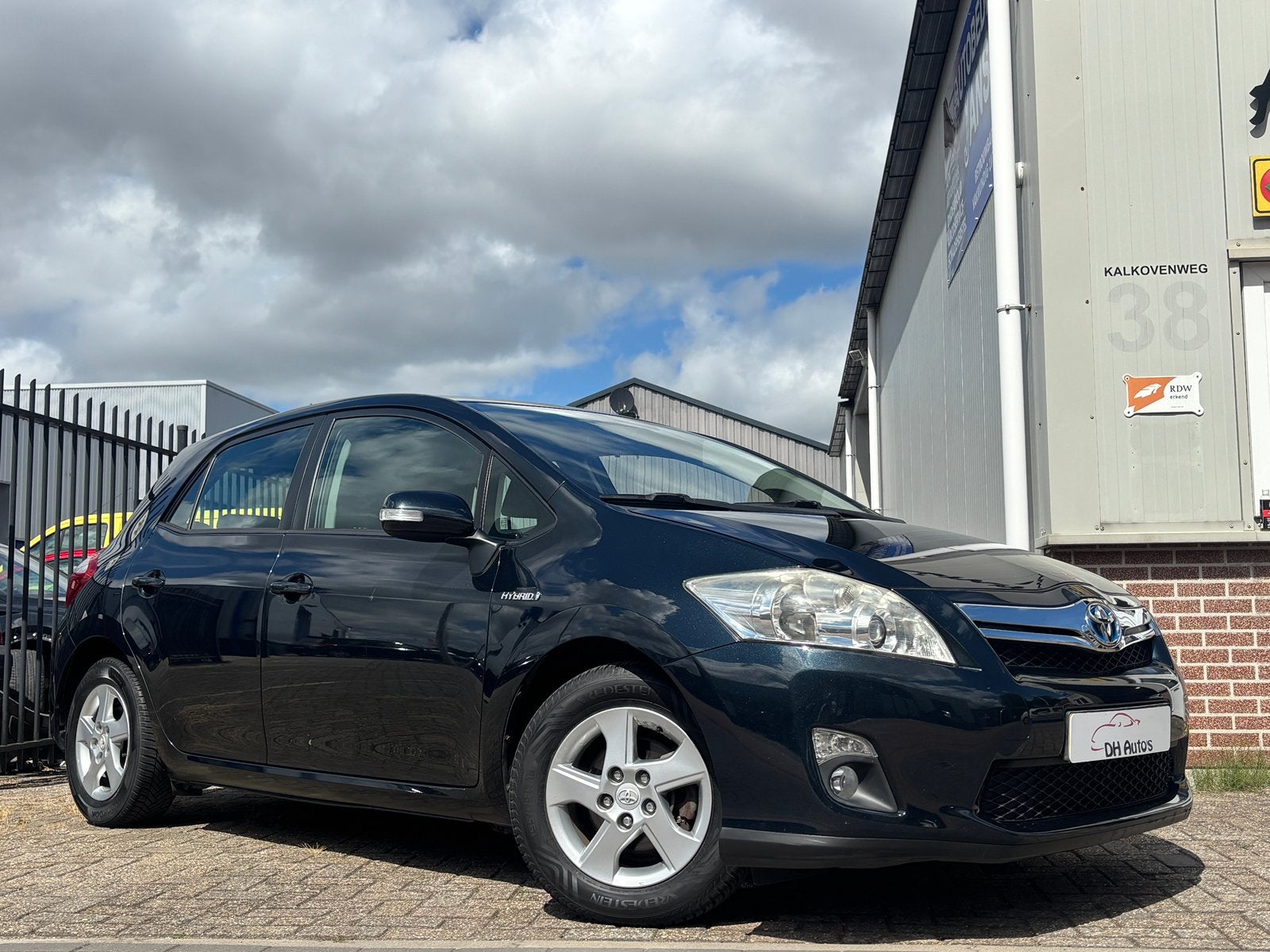 Toyota Auris 1.8 Full Hybrid |  dealeronderhouden | lage km!, Auto's, Toyota, Euro 5, Stof, Zwart, 4 cilinders