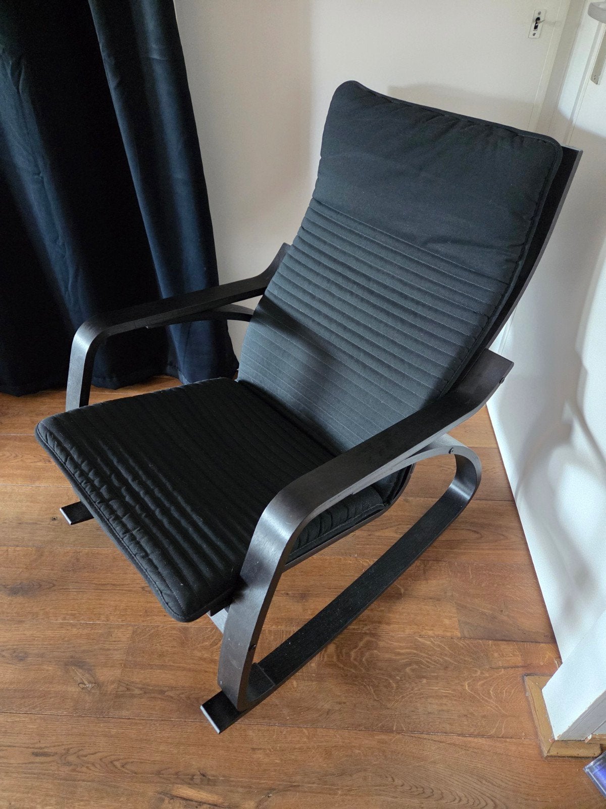 Ikea Poang schommelstoel - zwart, Ophalen, Modern, Comfortabel, Zwart, Zo goed als nieuw