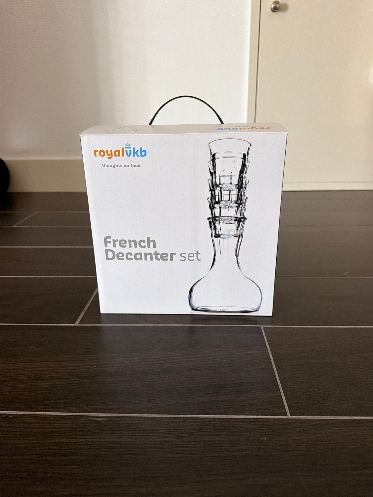 Nieuw Royal VKB French Decanter Set met 4 glazen, Nieuw, Ophalen of Verzenden, Overige merken, Glas