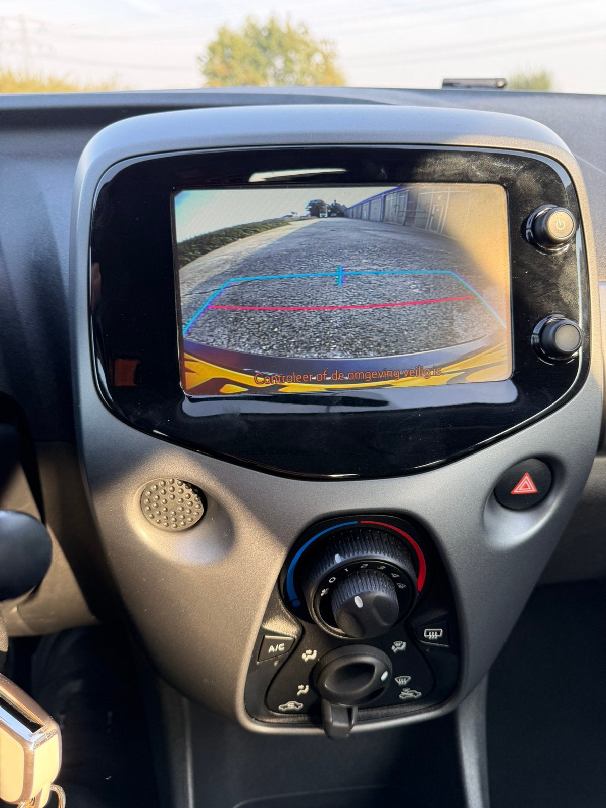 Foto 15 van Toyota Aygo 1.0 Vvt-i X-Play 5D 2018 Wit camera