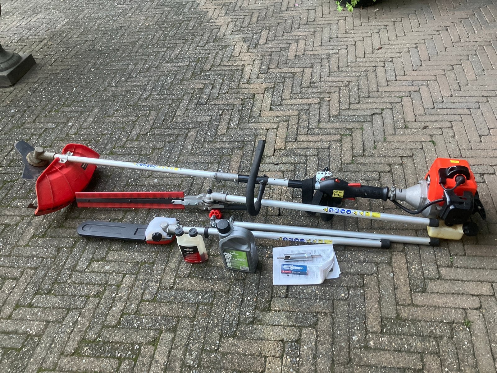 4-in-1 Benzine Bosmaaier, Heggenschaar, Kettingzaag, Grastri