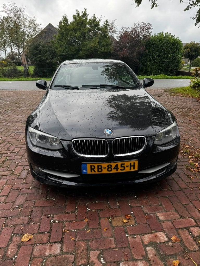 BMW 3-Serie 3.0 I 325 Cabrio AUT 2012 Zwart, 745 kg, Achterwielaandrijving, Beige, Cabriolet