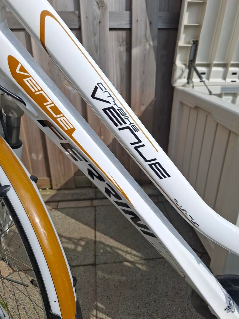 Ferrini Venue Damesfiets - Wit met gouden accenten, Gebruikt, Versnellingen, 50 tot 53 cm, Ophalen