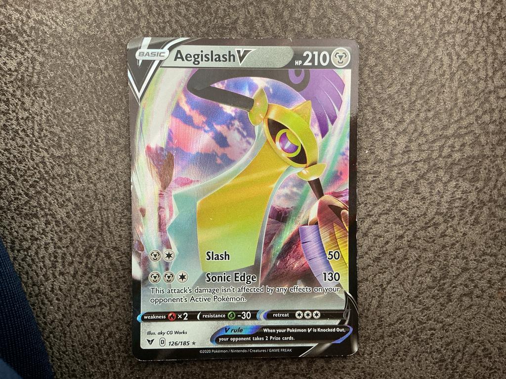 Pokémon kaart Aegislash V 126/185, Ophalen of Verzenden, Gebruikt, Losse kaart, Foil