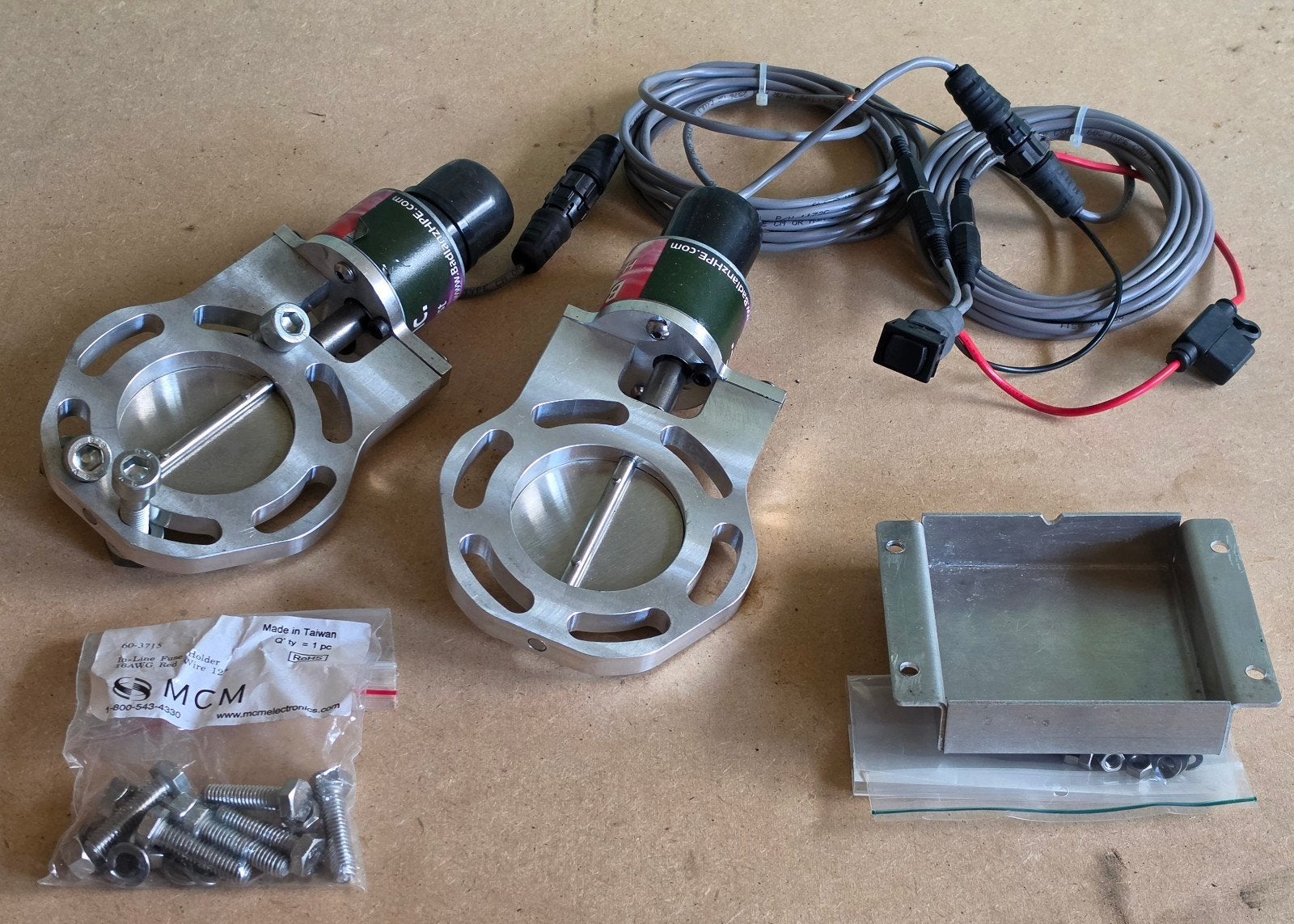 Nieuwe V8 exhaust cut-out kleppenset (via 'n drukknop), Ophalen of Verzenden, Nieuw, Overige automerken