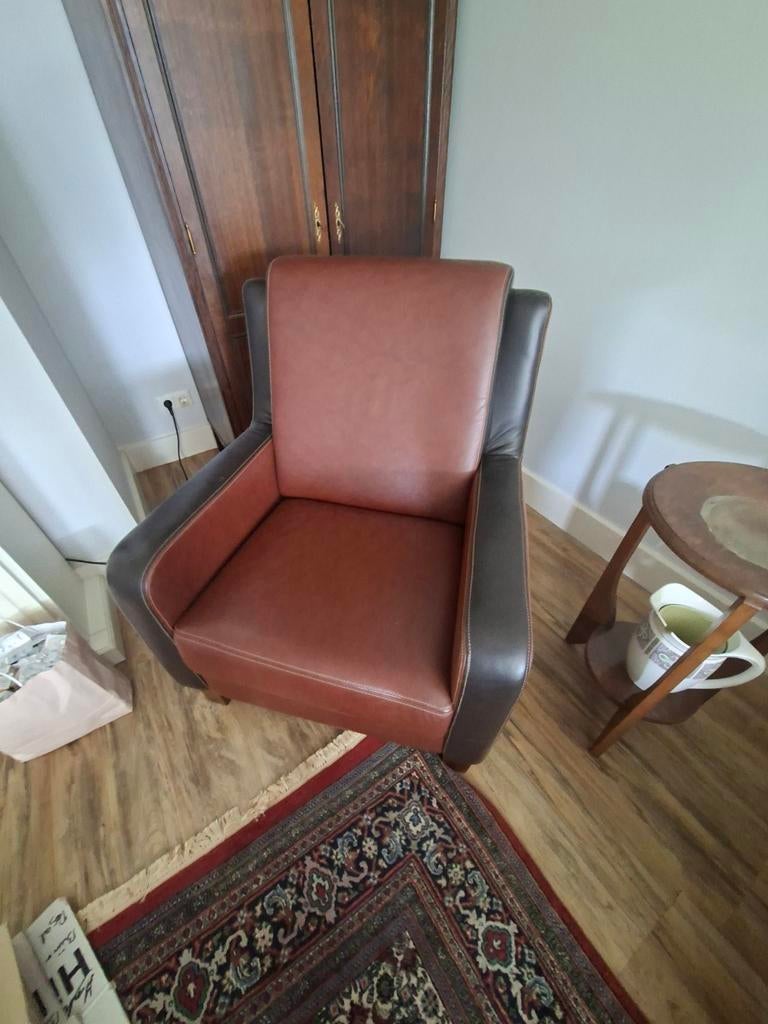 Twee identieke fauteuils, bruin leer, Huis en Inrichting, Fauteuils, Ophalen, Gebruikt, Modern klassiek, 75 tot 100 cm