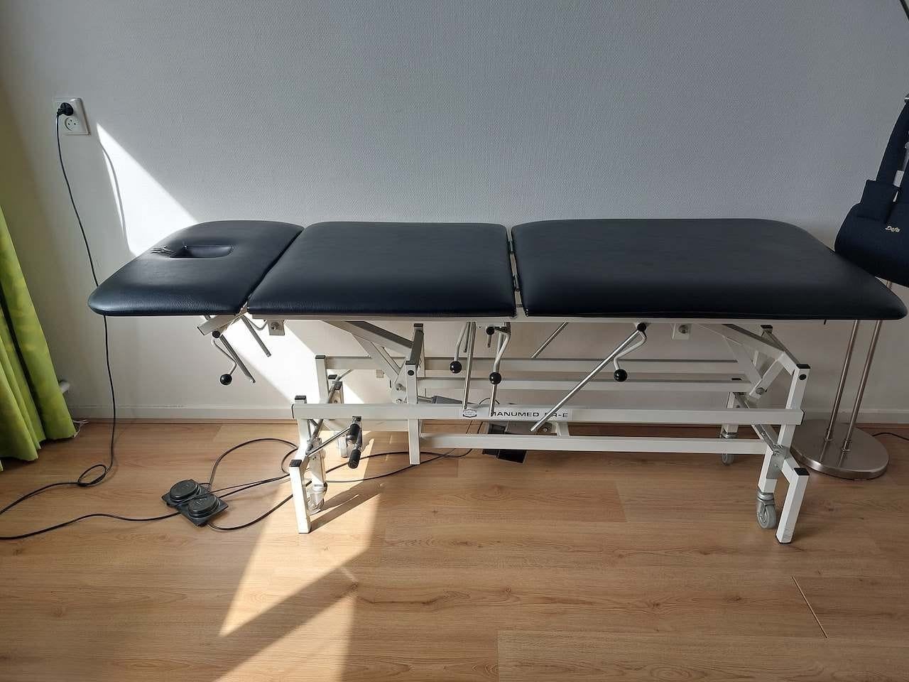 Enraf Nonius Manumed PR-E Behandelbank, Sport en Fitness, Massageproducten, Ophalen, Gebruikt, Massagetafel