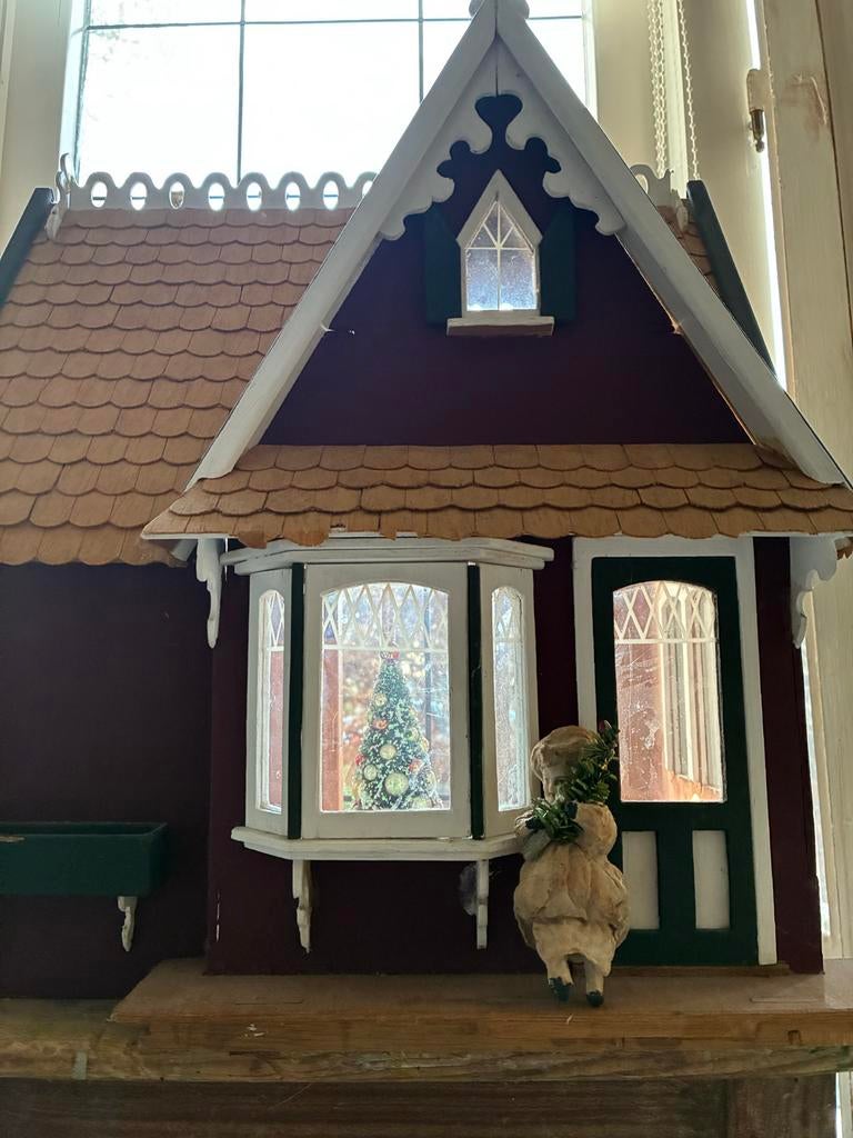 Charmant Poppenhuis met erkertjes excl accesoires, Ophalen of Verzenden, Gebruikt, Poppenhuis