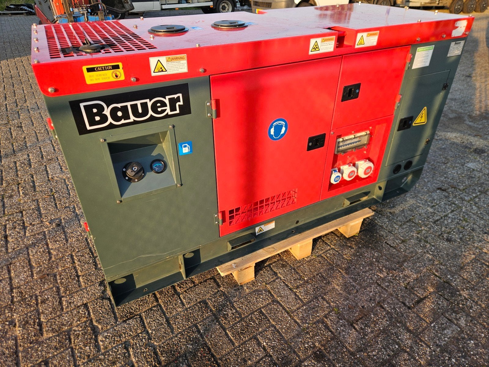 Bauer GFS-16KW Diesel Aggregaat - 20 kVA Stroomgenerator, Ophalen, Dieselolie, Geluidgedempt, Zo goed als nieuw