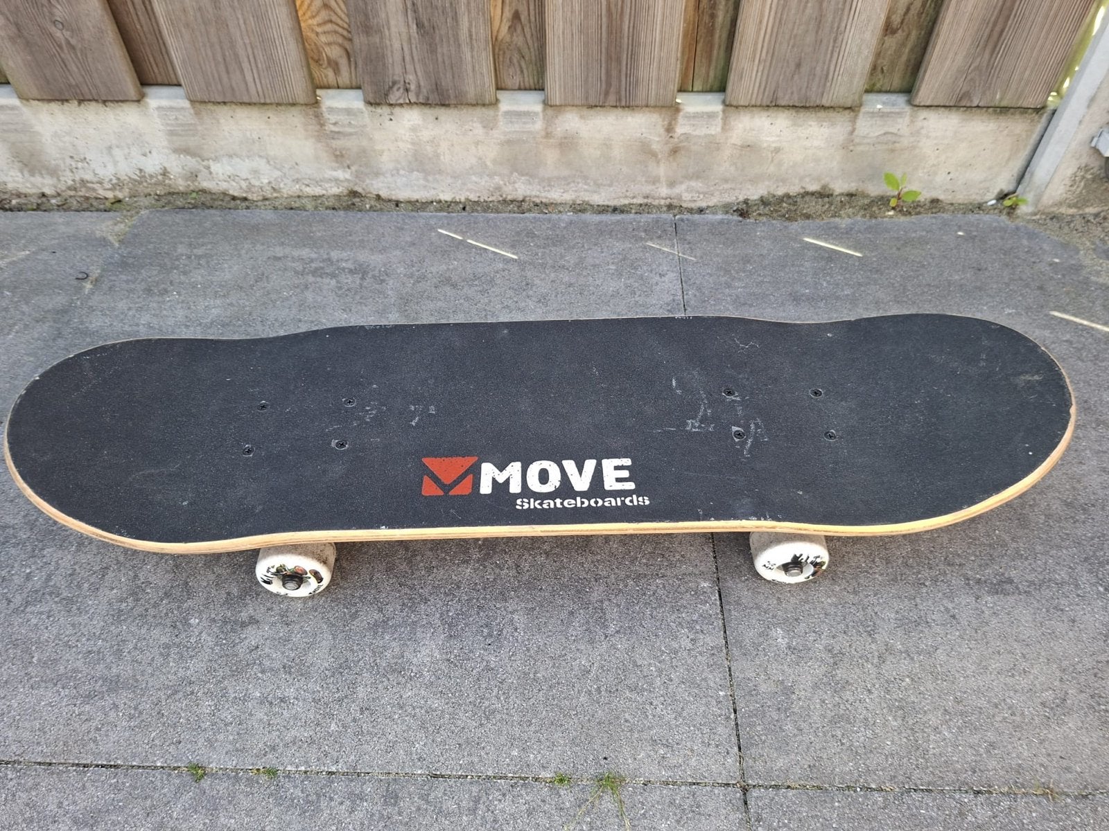MOVE Skateboard met coole print, Sport en Fitness, Ophalen, Gebruikt, Skateboard