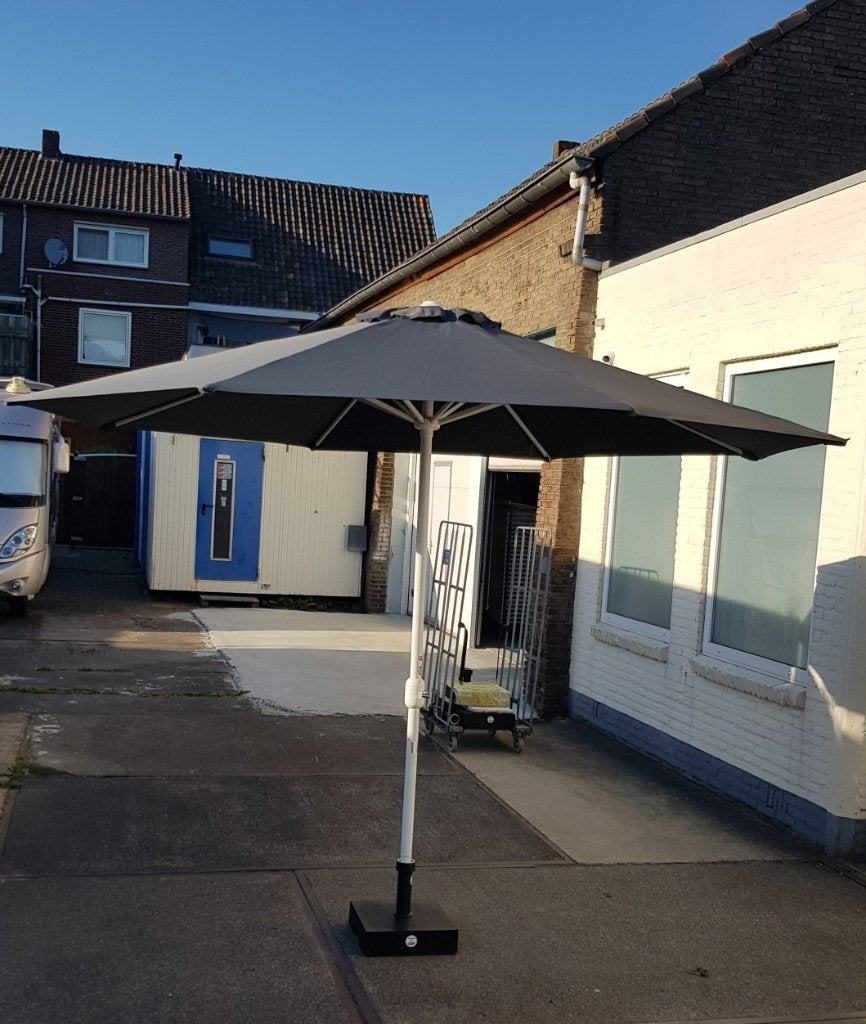 Te koop: 5 grote parasols 3,5 mtr rond incl. voet en hoes, Ophalen, Zo goed als nieuw, Overige typen, Waterdicht