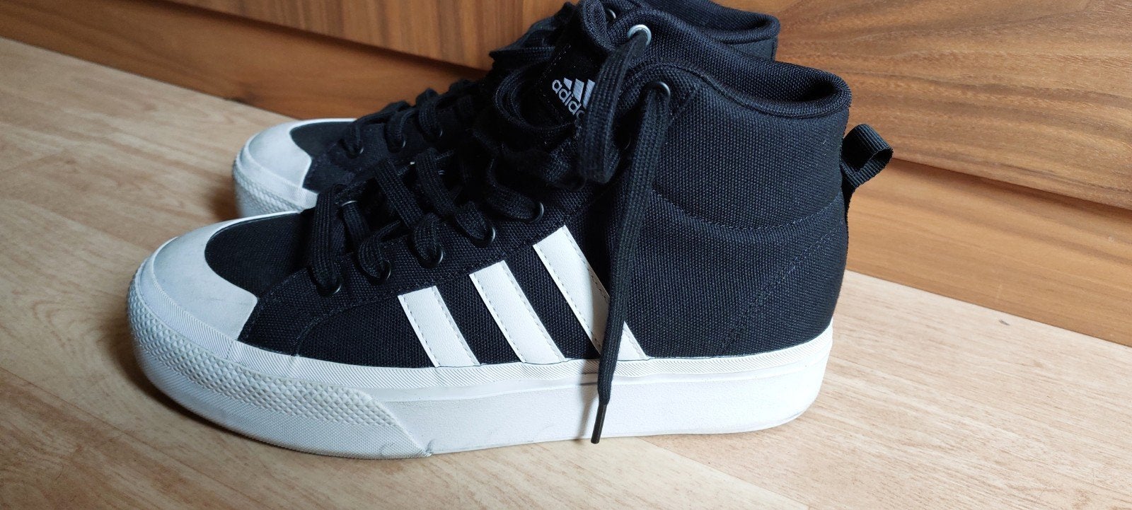 Adidas Sneakers hoog maat 42, Ophalen, Zo goed als nieuw