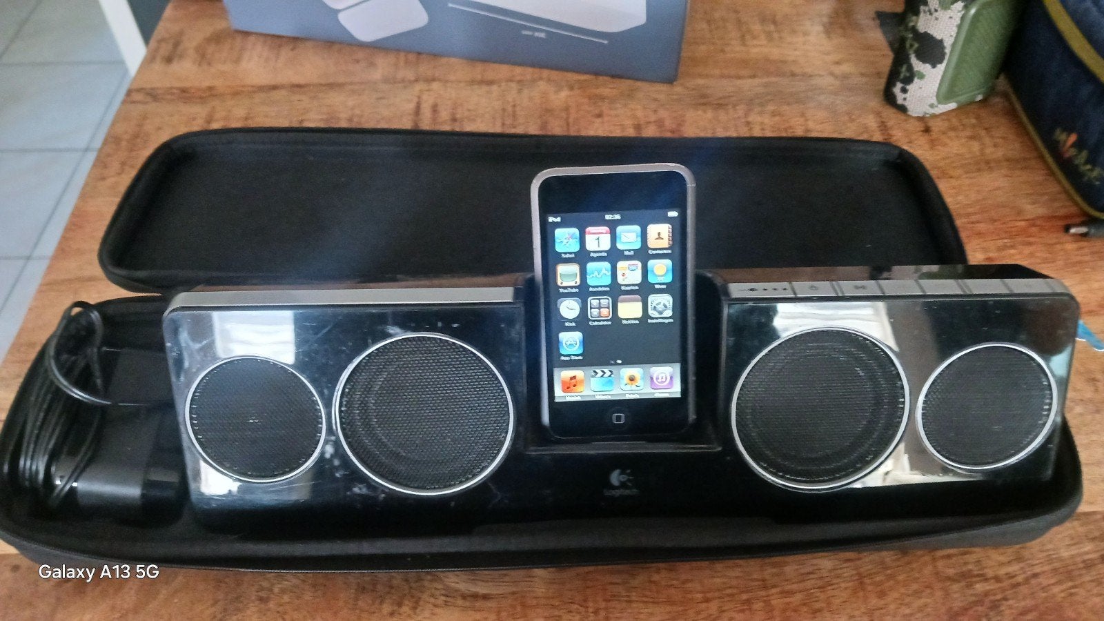Logitech iPod Docking Station met Speakers en afstandbedieni, Ophalen of Verzenden, Speakers, Draagbaar