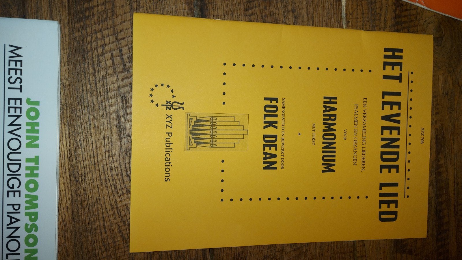 Het Levende Lied - Harmonium met tekst, Boeken, Ophalen of Verzenden, Gelezen, Instrument, Folk Dean