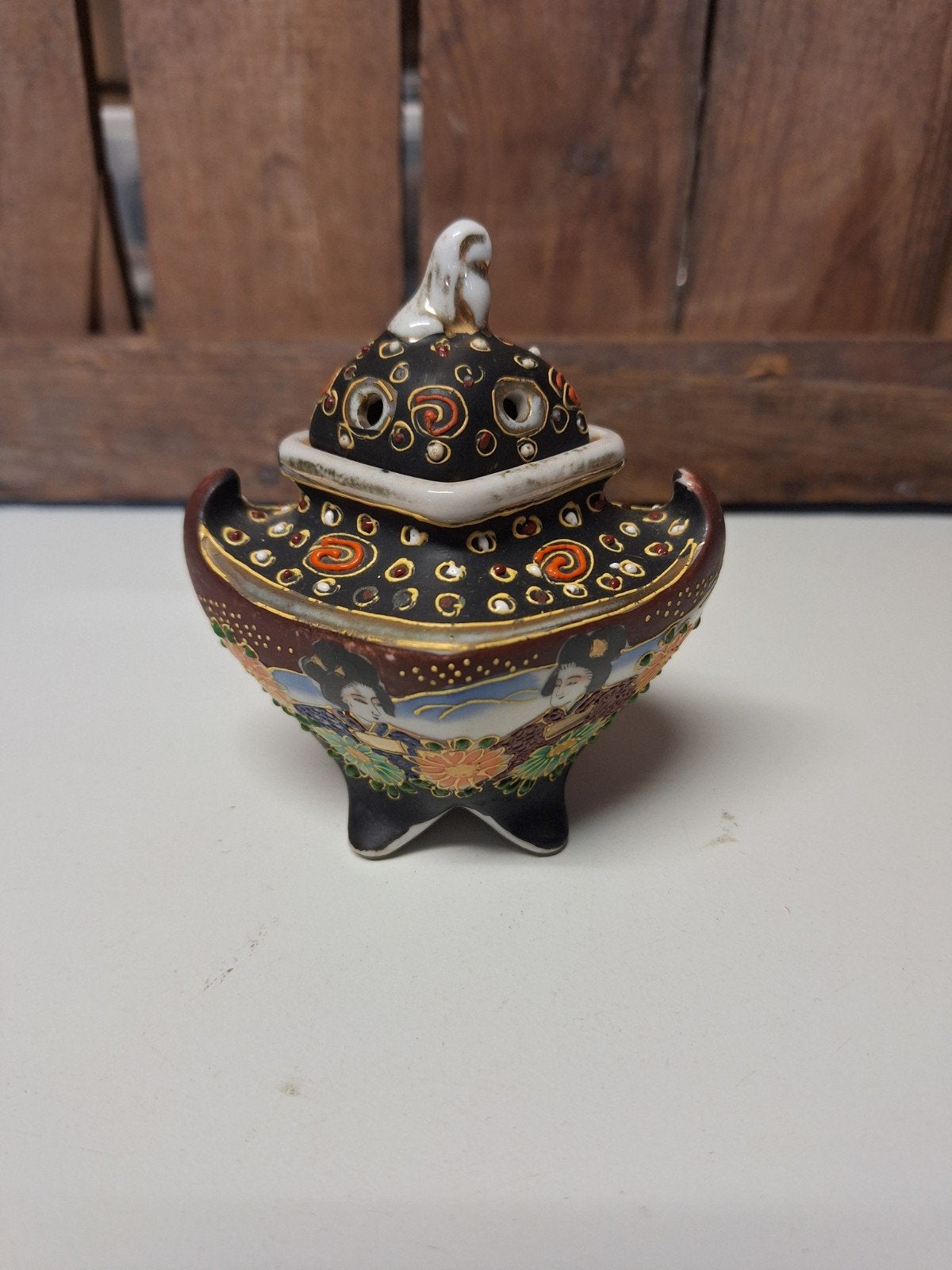 Antieke Satsuma wierookbrander, Ophalen