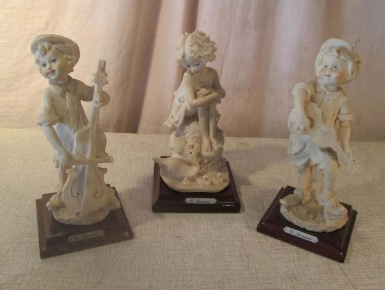3 Prachtige Beelden - Capodimonte - Giuseppe Armani - 19cm, Antiek en Kunst, Ophalen of Verzenden, Gemerkt, Beeld