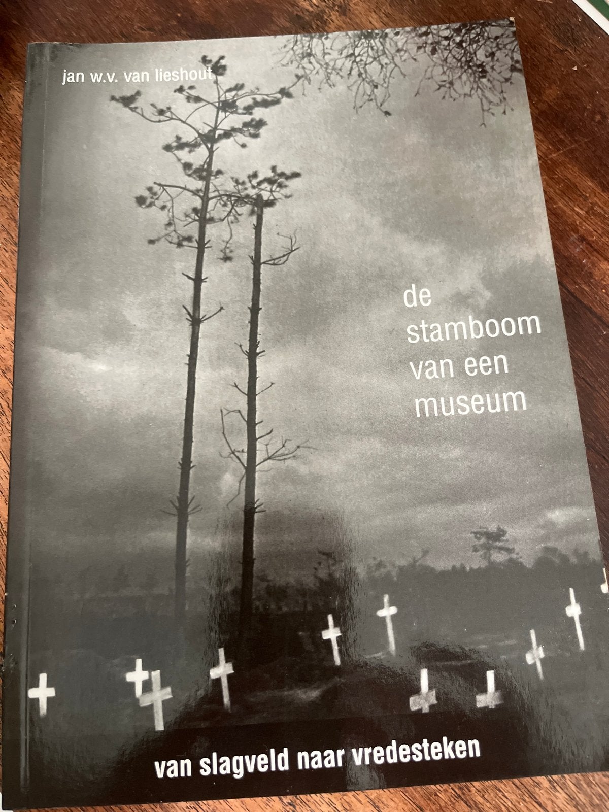 De stamboom van een museum - Jan W.V. van Lieshout, Ophalen of Verzenden, Tweede Wereldoorlog, Zo goed als nieuw, Algemeen