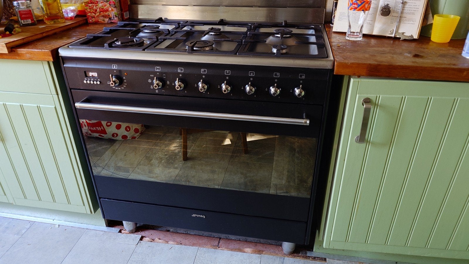 Smeg 6‑pits gasfornuis en oven – 90 cm, Witgoed en Apparatuur, Fornuizen, Ophalen, Gebruikt, 60 cm of meer, Grill
