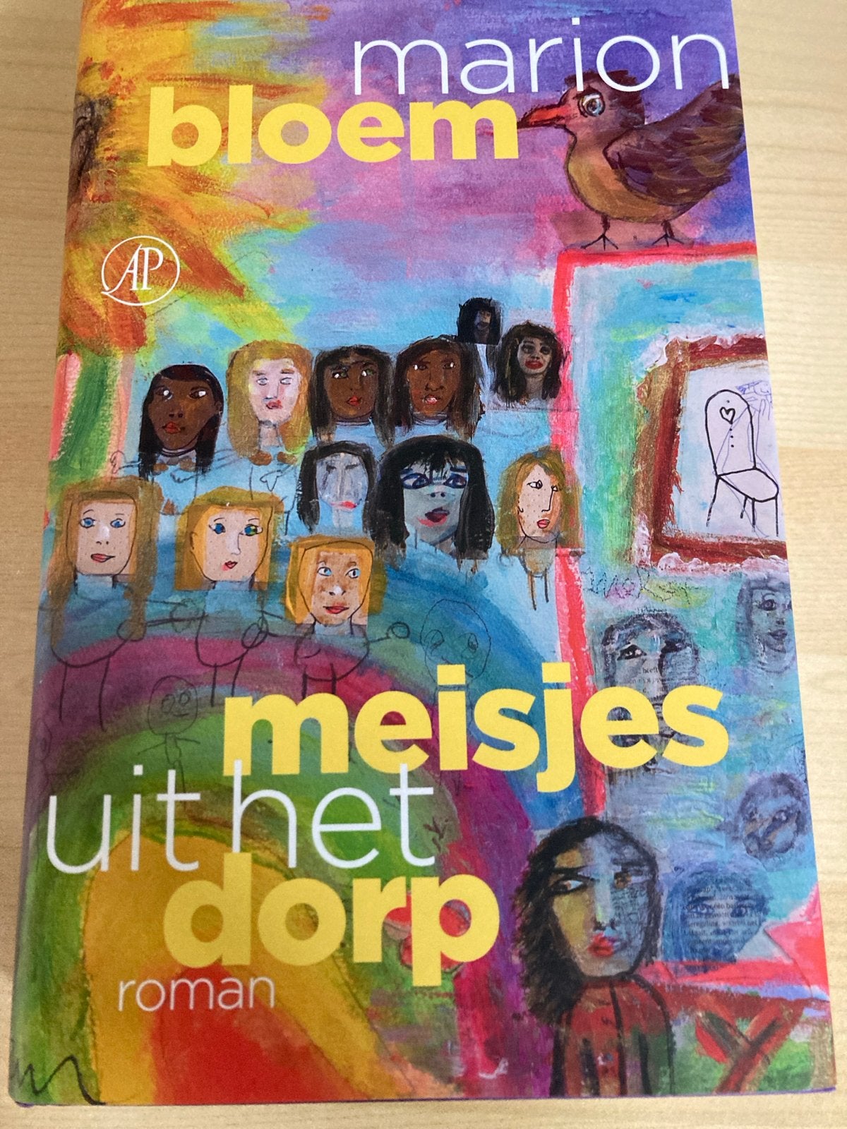 Marion Bloem - Meisjes uit het dorp (roman), Ophalen of Verzenden, Zo goed als nieuw, Nederland