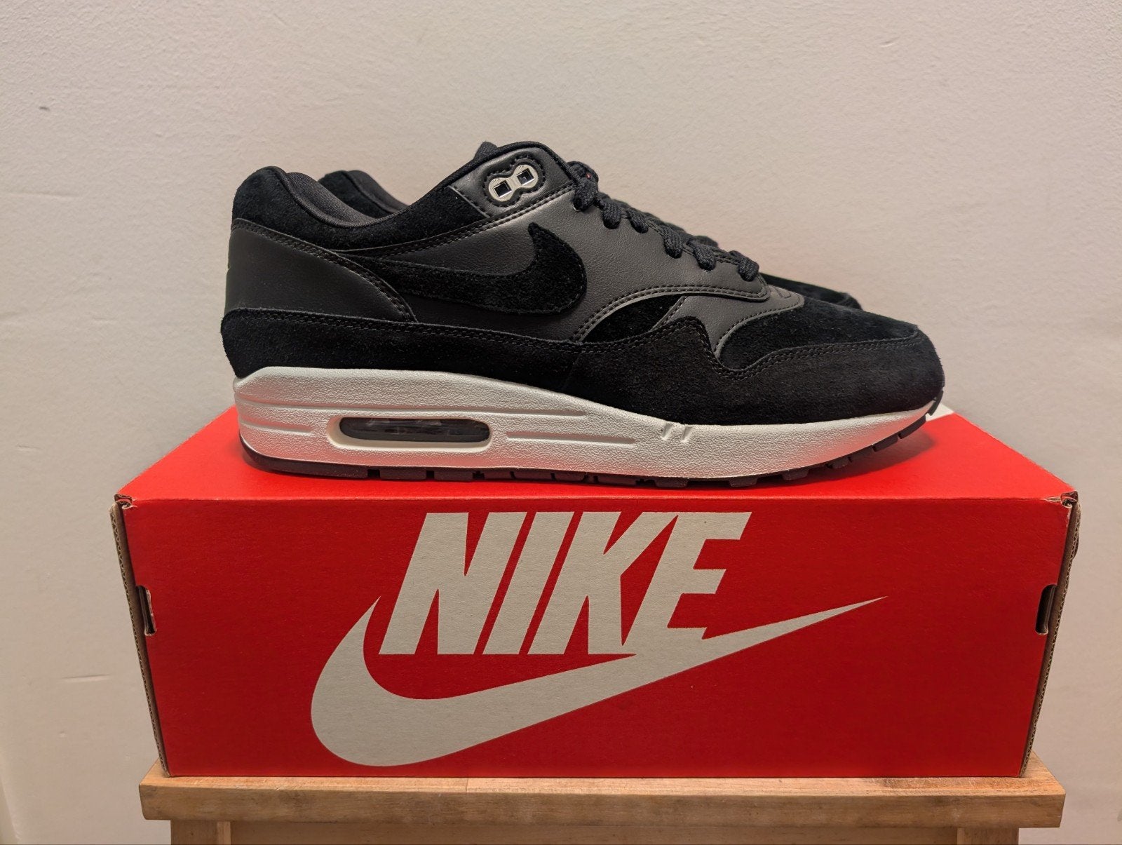 Nike Air Max 1 Rebel Skulls 43, Nike air max, Zwart, Nieuw, Ophalen of Verzenden