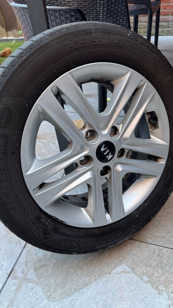 Originele Kia Ceed velgen 205/55R16 met Michelin zomerbanden, Ophalen, Gebruikt, 16 inch, Banden en Velgen
