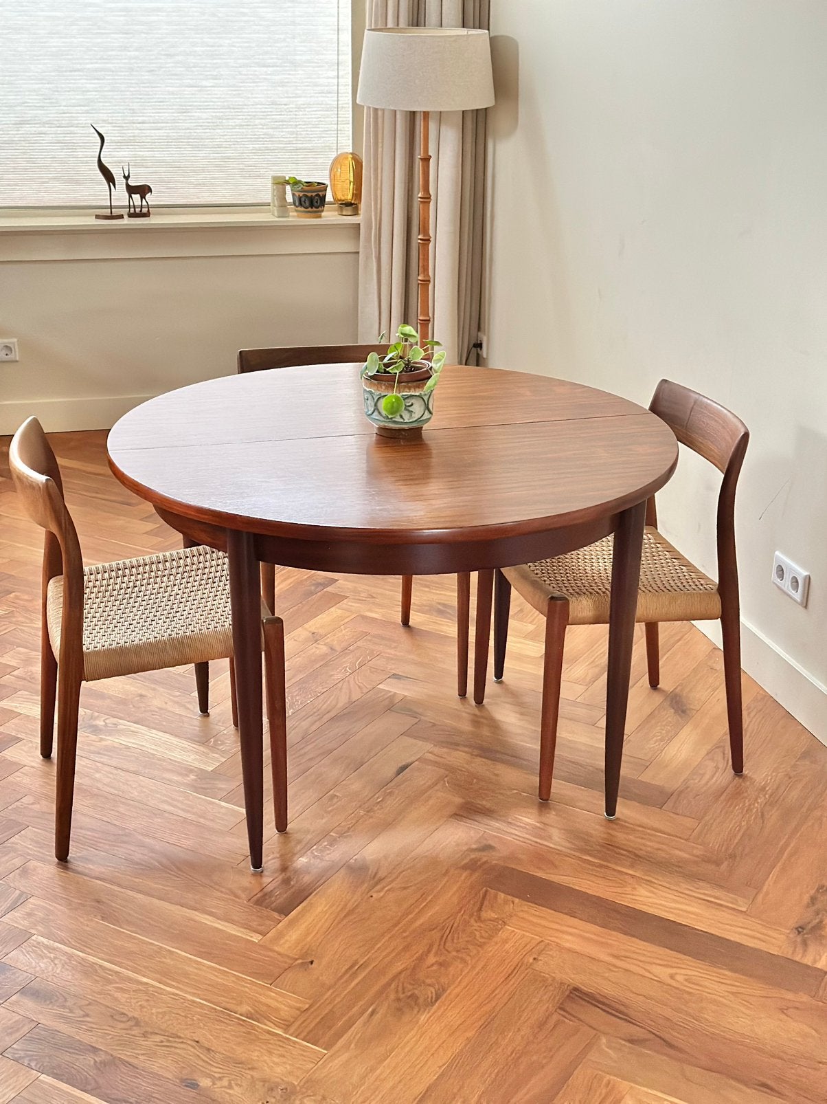 Vintage eettafel rond ovaal Deens pallisander jaren 50/60/70, Huis en Inrichting, Tafels | Eettafels, Ophalen, Gebruikt, 100 tot 150 cm