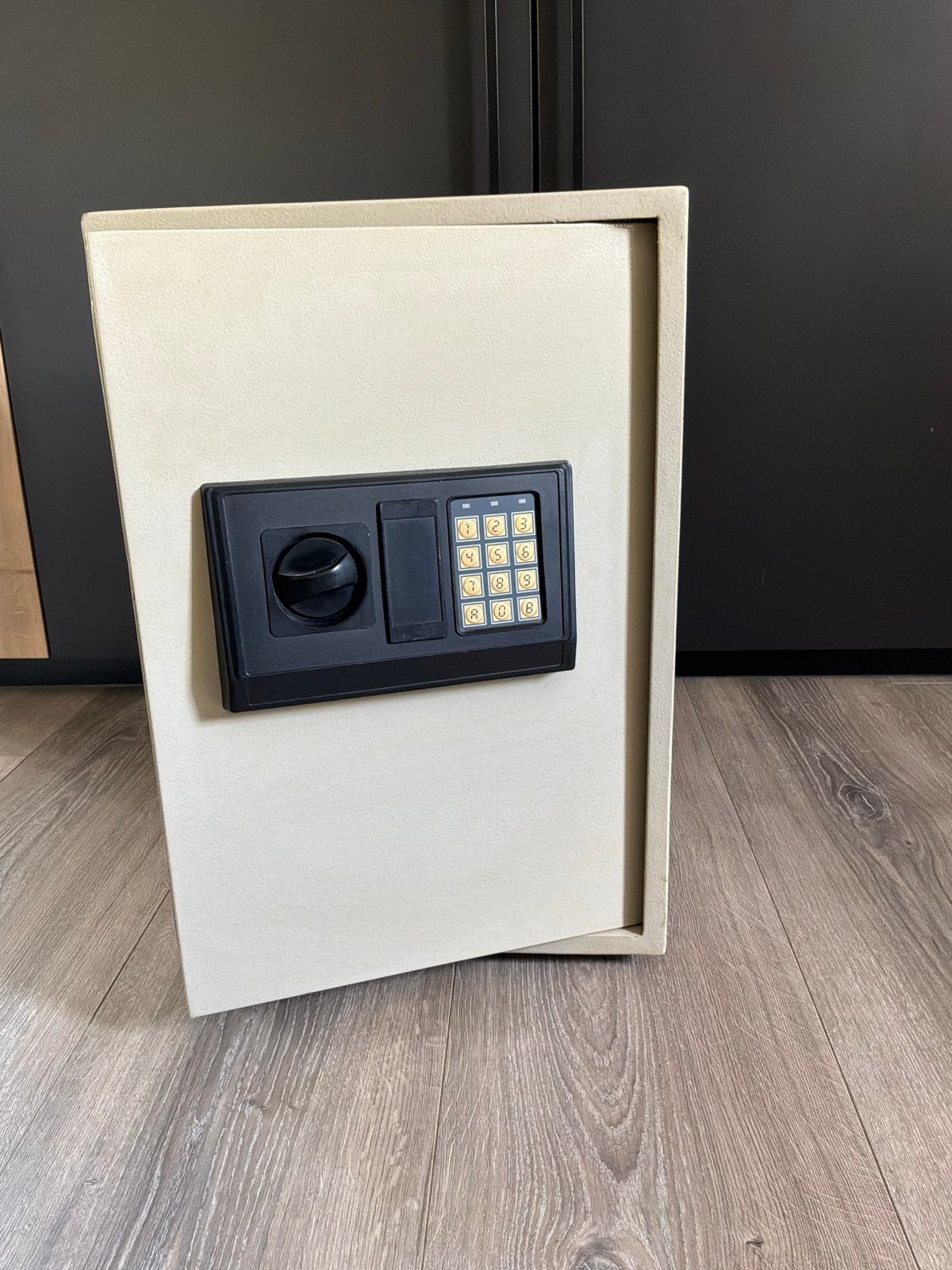 Kluis met elektronisch slot en sleutels, Ophalen, Gebruikt, Brandkast