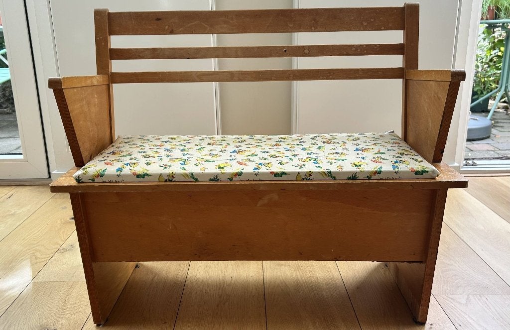 Vintage klepbankje met opbergruimte, Kinderen en Baby's, Kinderkamer | Tafels en Stoelen, Ophalen, Gebruikt, Stoel(en)