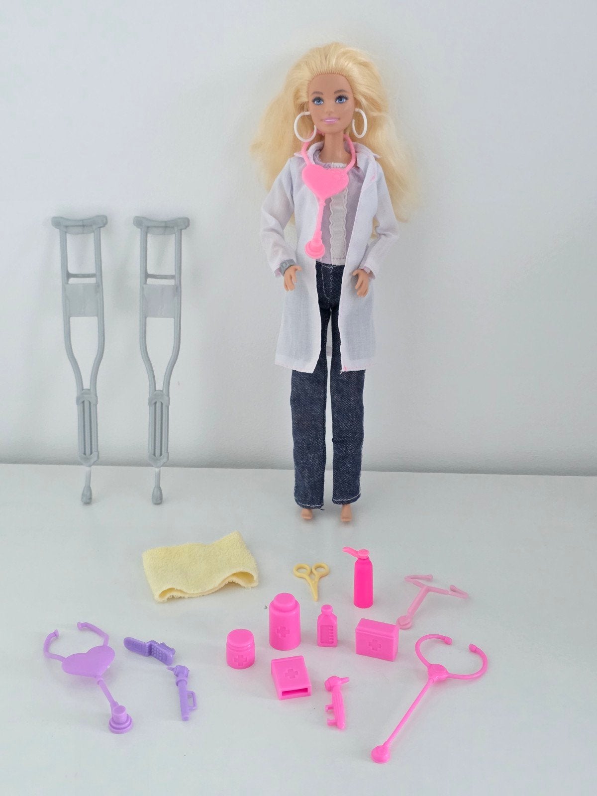 Barbie dokter en accessoires, Ophalen of Verzenden, Gebruikt, Barbie