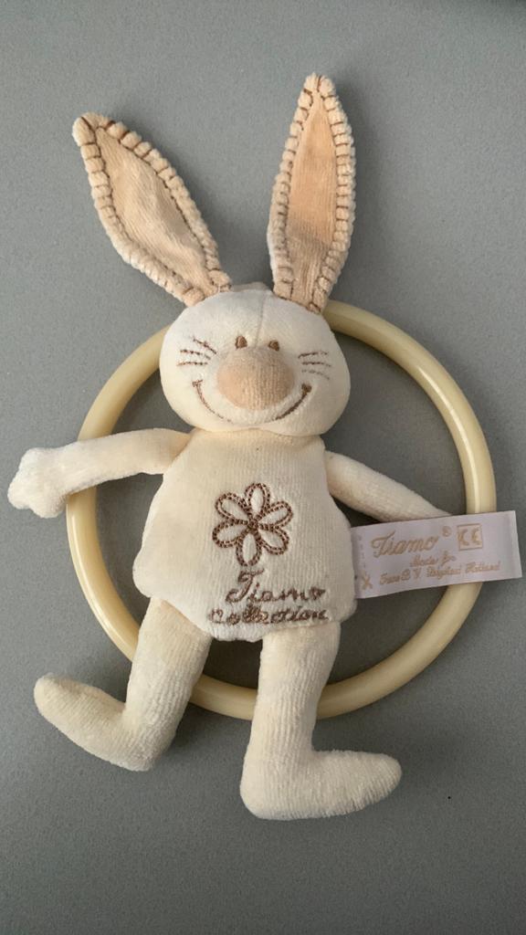 Konijnrammelaar met ring  Tiamo, Kinderen en Baby's, Ophalen of Verzenden, Zo goed als nieuw, Overige typen