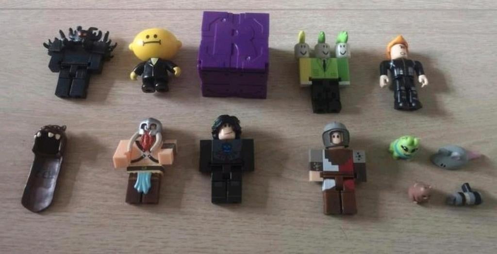 Roblox collectors items poppetjes ZGAN, Ophalen of Verzenden, Zo goed als nieuw