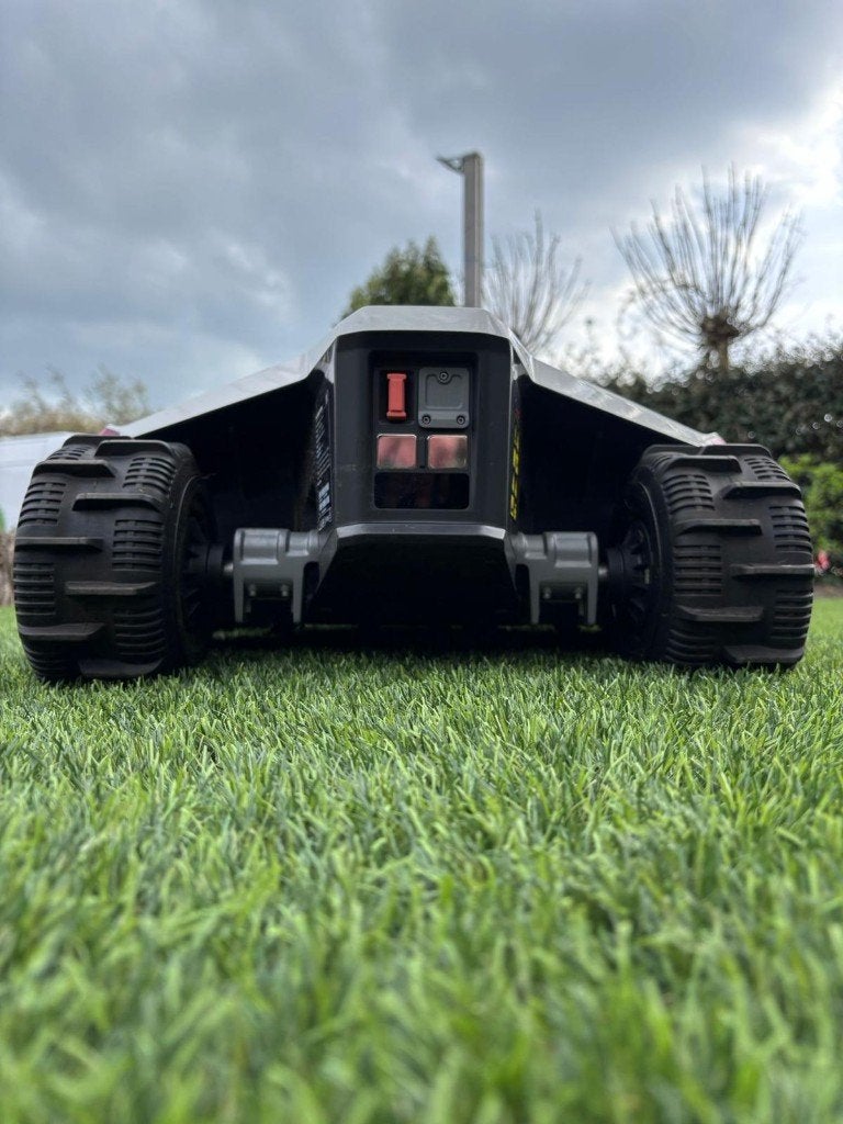 LUBA 3000X AWD / Mini 800 – DEMO – €1.299 – OP=OP, Ophalen, Zo goed als nieuw, Meer dan 25 cm, Met regensensor