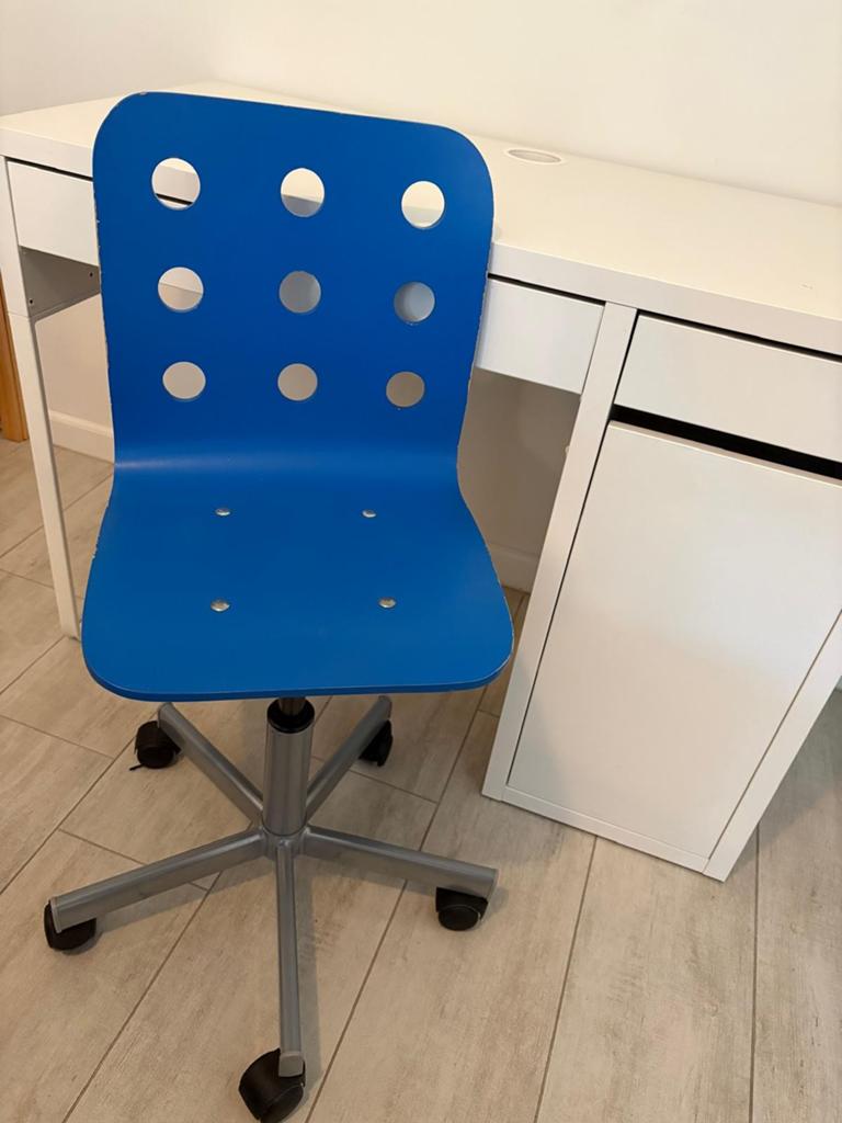 Kinderbureu Ikea met verstelbare bureaustoel, Ophalen of Verzenden, Gebruikt, 50 cm, 105 cm