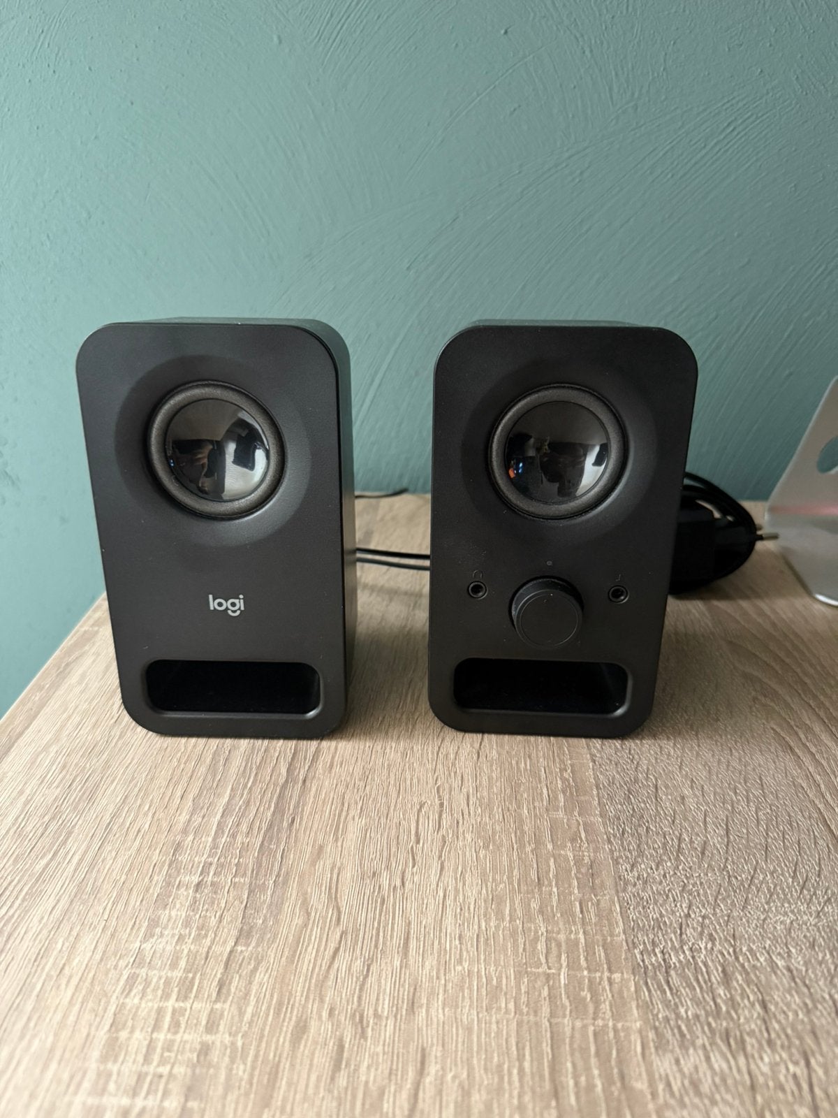 Logitech Z150 Speakers, Ophalen of Verzenden, Zo goed als nieuw, Audiokanaal 2