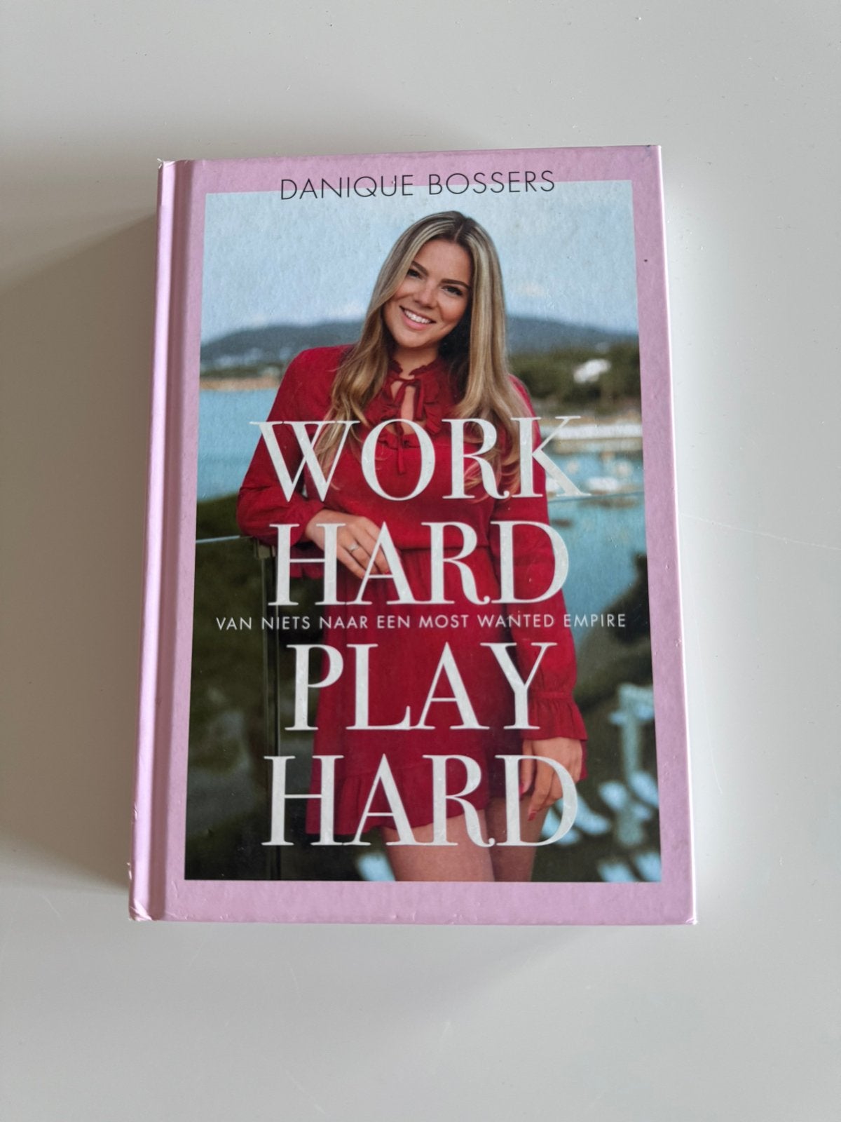 Boek Danique Bosser - Work Hard, Play Hard, Ophalen of Verzenden, Zo goed als nieuw, Mode algemeen