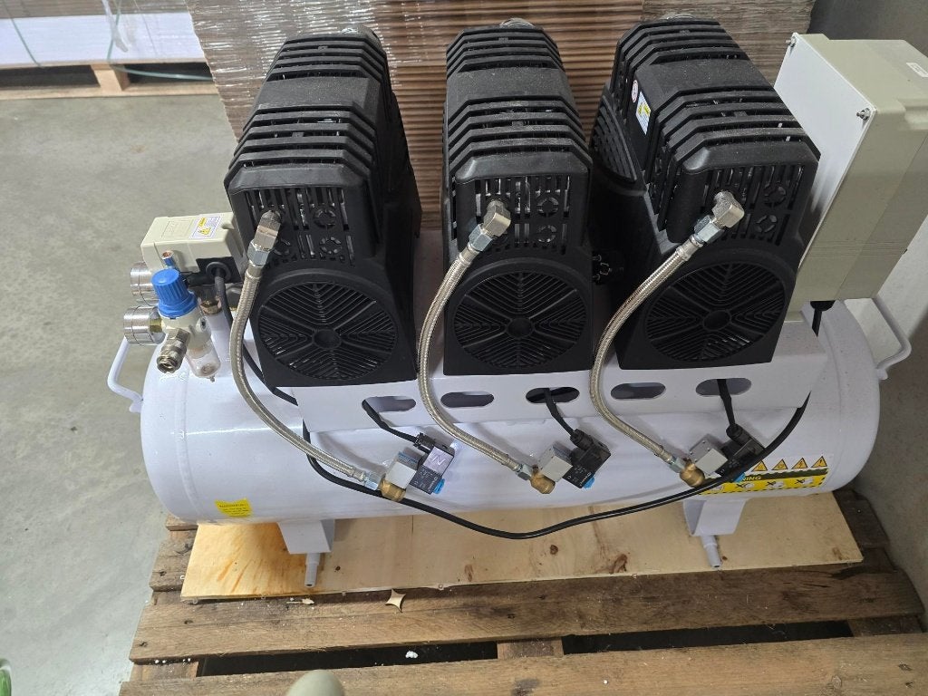 HBM 70 liter low noise compressor 2250W Z.G.A.N., Doe-het-zelf en Verbouw, Compressors, 10 bar of meer, Zo goed als nieuw, 25 tot 100 liter