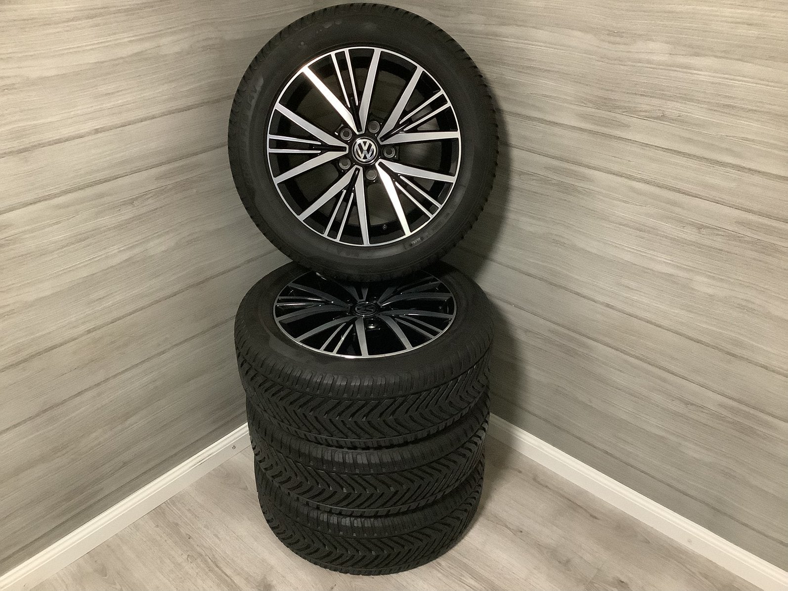 VW GOLF 7 origineel velgen 4 seasons banden 16 inch, Auto-onderdelen, Banden en Velgen, 16 inch, Banden en Velgen, All Season