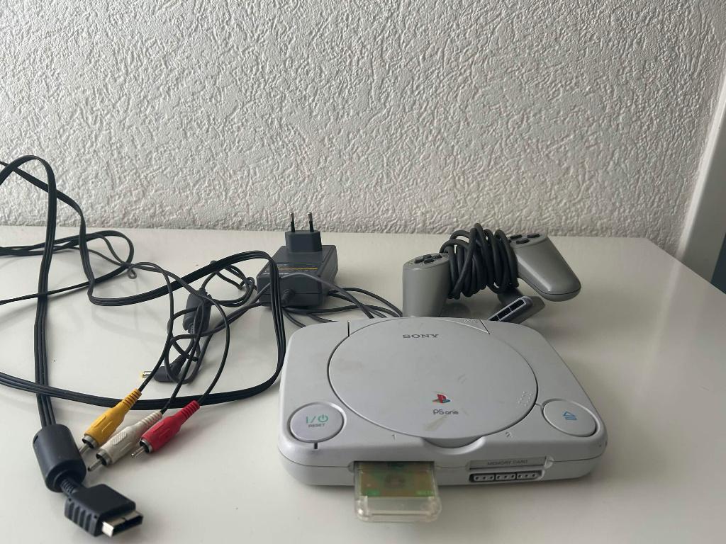 PlayStation One, Spelcomputers en Games, Spelcomputers | Sony PlayStation 1, Ophalen of Verzenden, Gebruikt, Met 1 controller