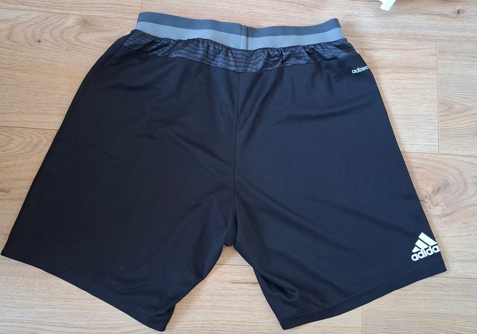 Adidas sportbroekje - Zwart - Maat M, Kleding | Dames, Ophalen of Verzenden, Zo goed als nieuw, Zwart