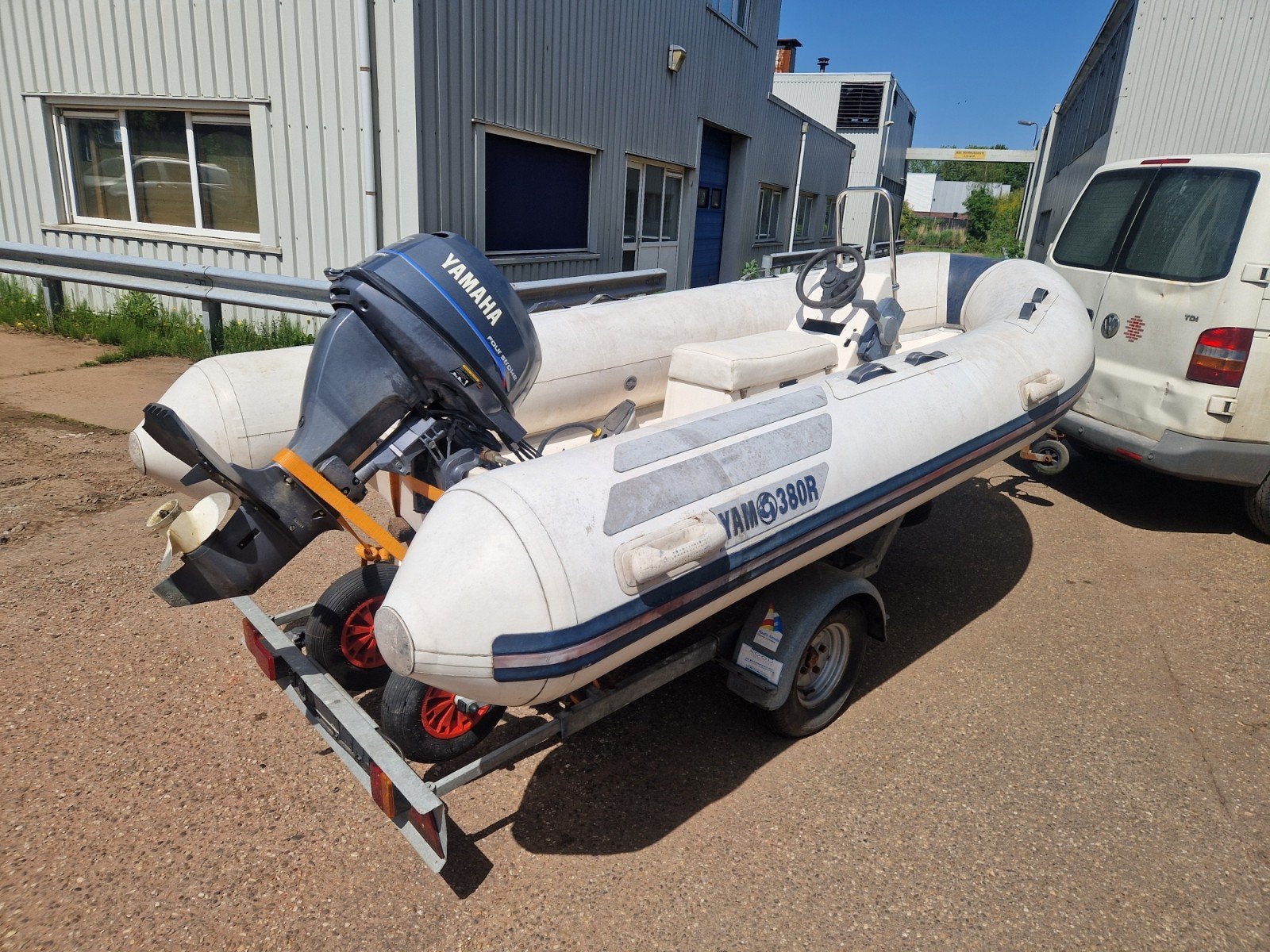 Mooie polyester RIB met 15 pk Yamaha en kanteltrailer, Gebruikt, Ophalen of Verzenden, Inclusief motor, Polyester/glasvezel