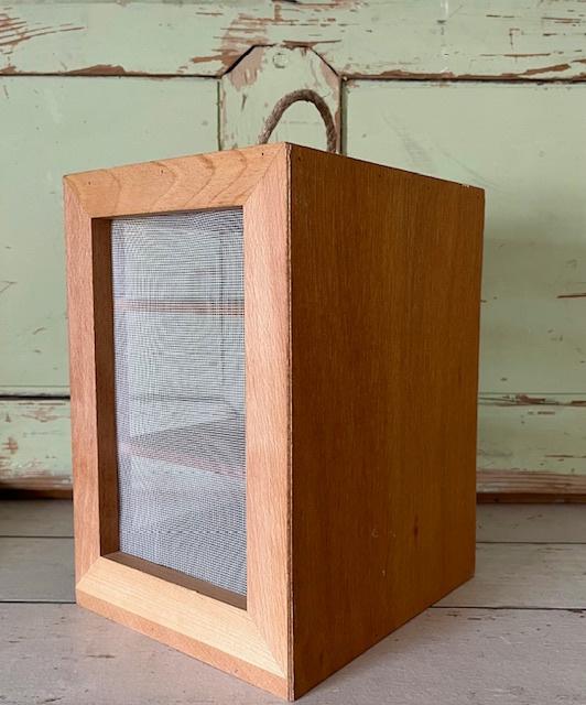 Frans vintage kaaskastje vliegenkastje met greep, Huis en Inrichting, Overige typen, Ophalen of Verzenden, Zo goed als nieuw, Hout
