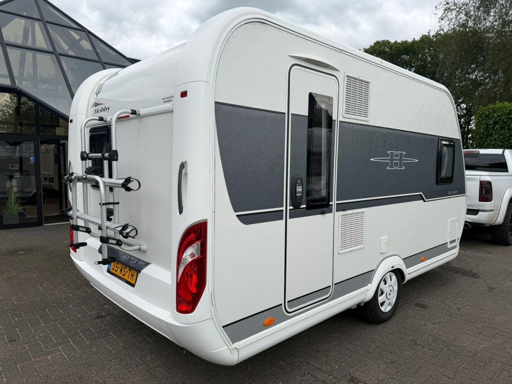 Hobby de Luxe 400 SFe | 2018 | Voortent, luifel, mover!, Caravans en Kamperen, Hobby, Bedrijf, Treinzit, Overige typen