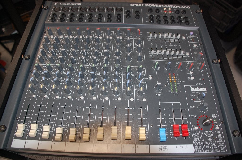 SOUNDCRAFT SPIRIT POWERSTATION 600, Muziek en Instrumenten, Mengpanelen, Ophalen, Zo goed als nieuw, 10 tot 20 kanalen, Microfooningang