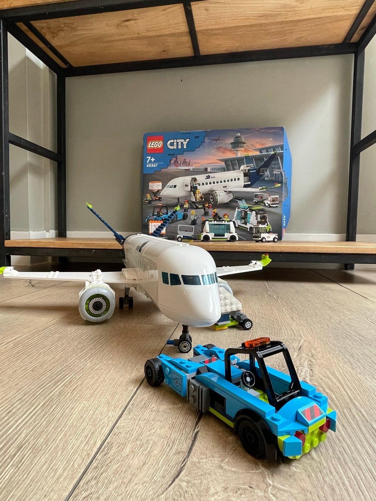 Lego City Passagiersvliegtuig 60367 - Geheel compleet!, City, Lego, Ophalen of Verzenden, Zo goed als nieuw