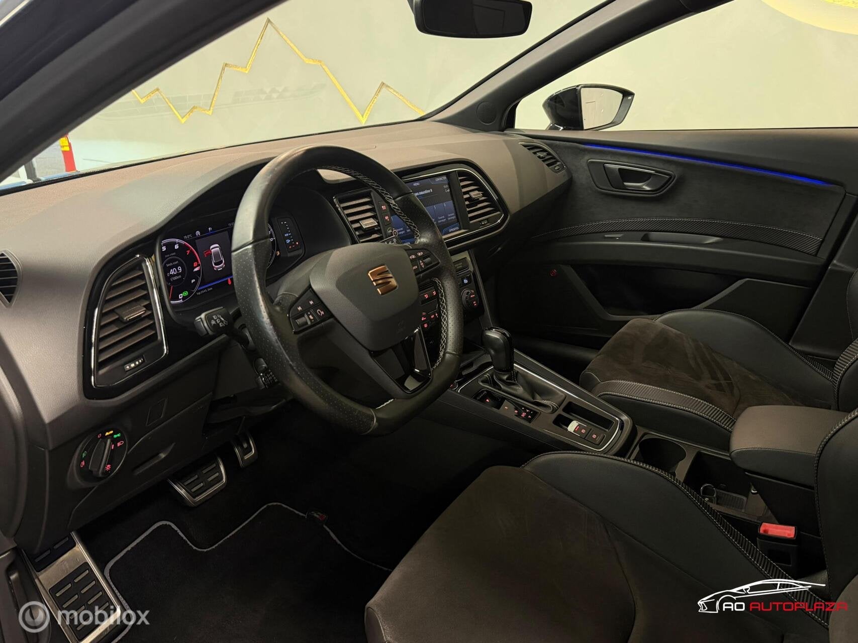 Seat Leon ST 2.0 TSI CUPRA 300 4DRIVE Panorama/Kuipstoelen/K, Automaat, Zwart, 4 cilinders, 1984 cc